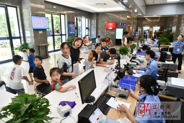 东阳市公安局推动警务现代化项目，提升城市安全水平